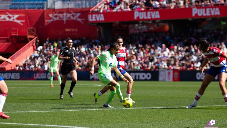 Victoria culé ante un Granada férreo en defensa