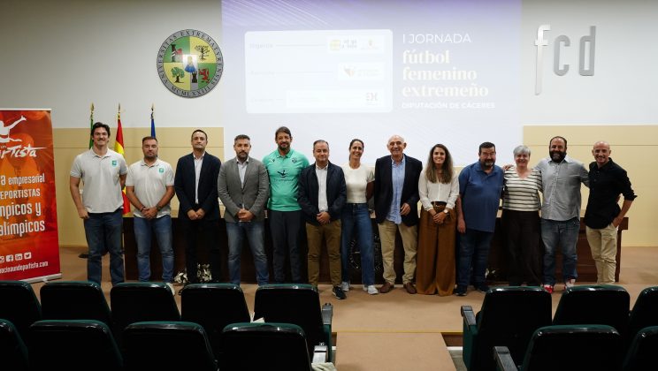 Cáceres acoge con éxito la I Jornada de Fútbol Femenino Extremeño